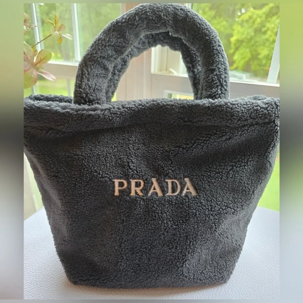 Prada Beaute Charcoal faux fur tote - Picture 1 of 3